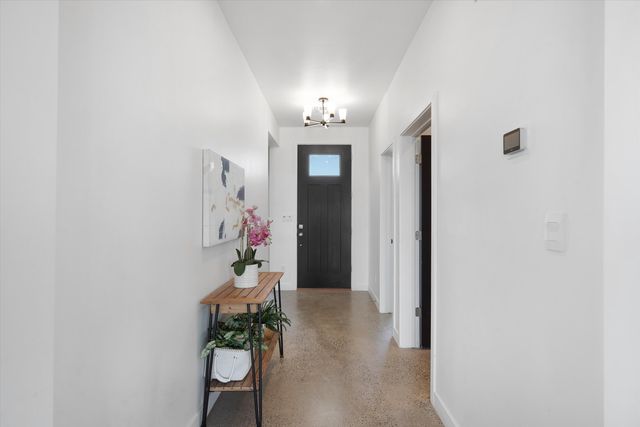 609 2nd Street NE, Rio Rancho, NM 87124