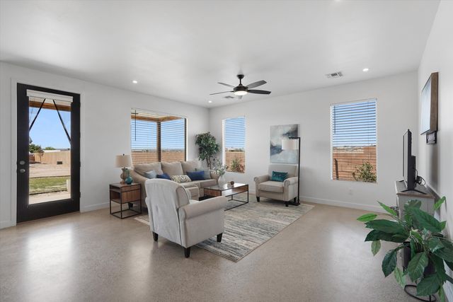 609 2nd Street NE, Rio Rancho, NM 87124