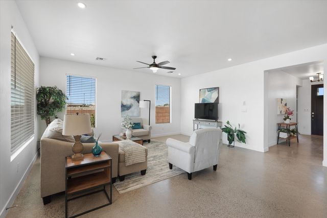 609 2nd Street NE, Rio Rancho, NM 87124