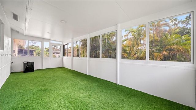 2279 Nova Village Dr, Davie, FL 33317