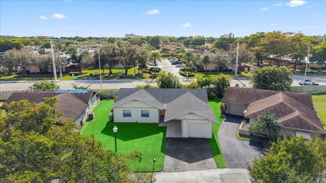 2279 Nova Village Dr, Davie, FL 33317