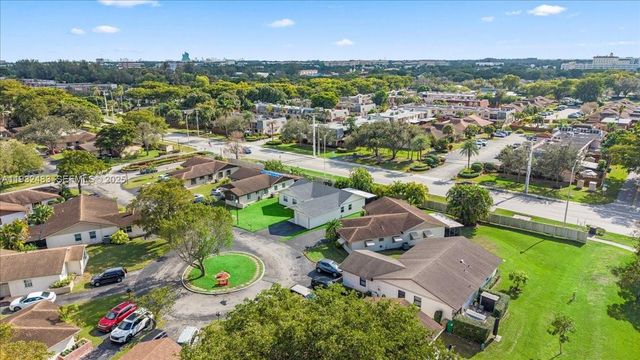 2279 Nova Village Dr, Davie, FL 33317