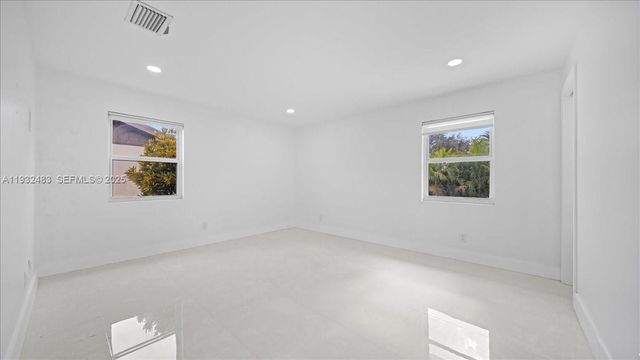 2279 Nova Village Dr, Davie, FL 33317