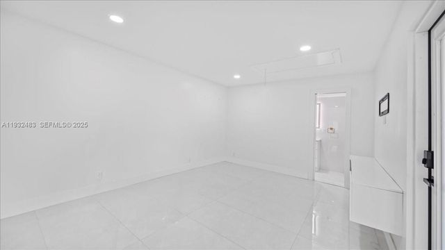 2279 Nova Village Dr, Davie, FL 33317