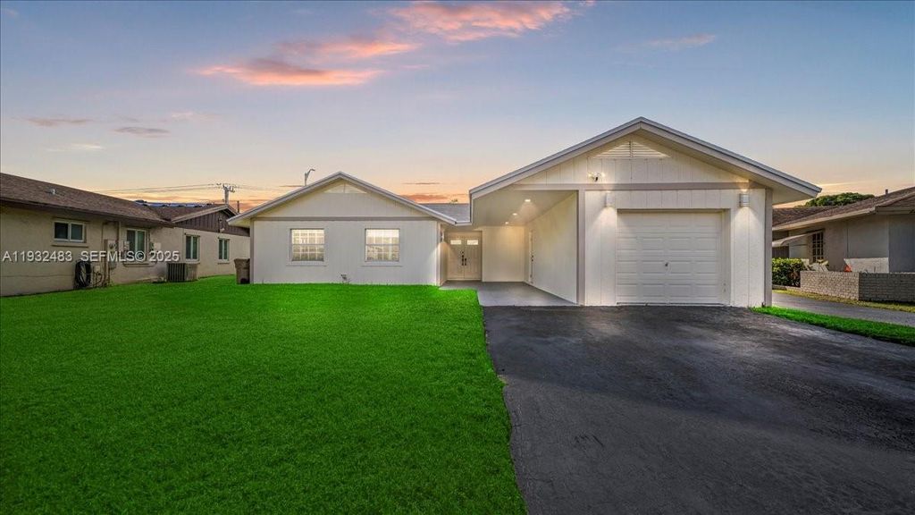 2279 Nova Village Dr, Davie, FL 33317