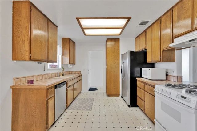 13252 Setancket Road, Apple Valley, CA 92308