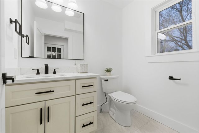 1806 Beacon St, Newton, MA 02468