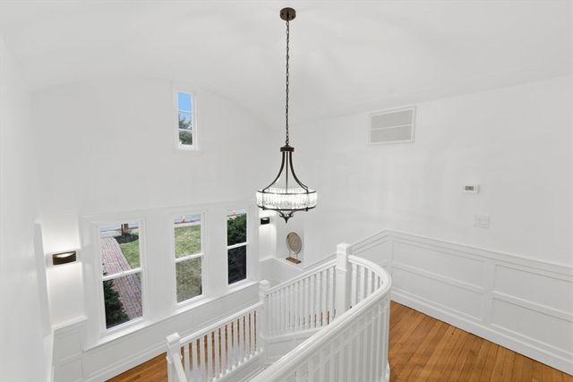 1806 Beacon St, Newton, MA 02468