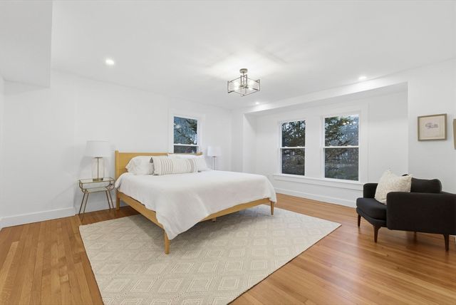 1806 Beacon St, Newton, MA 02468