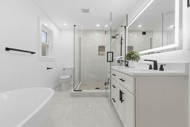 1806 Beacon St, Newton, MA 02468