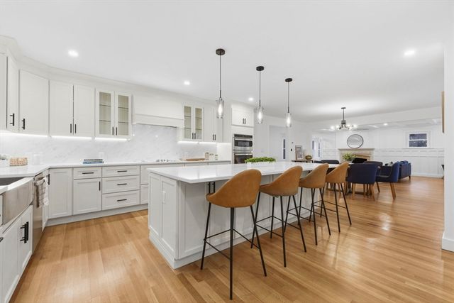 1806 Beacon St, Newton, MA 02468