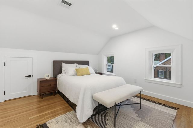 1806 Beacon St, Newton, MA 02468