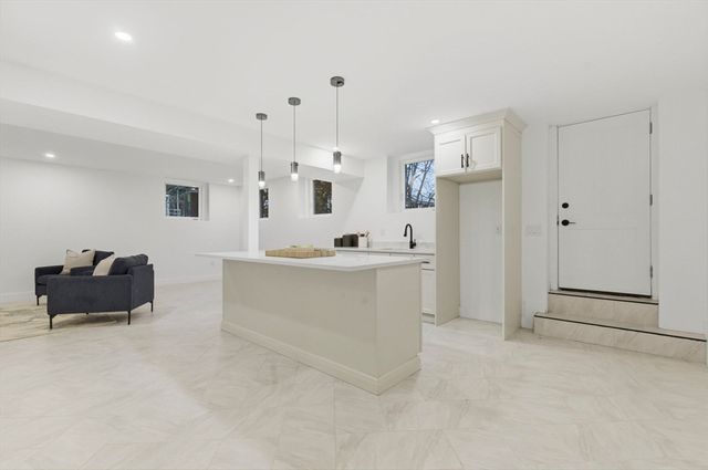 1806 Beacon St, Newton, MA 02468