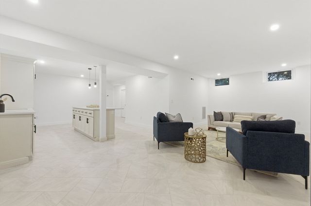 1806 Beacon St, Newton, MA 02468