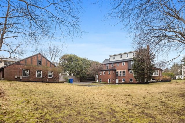 1806 Beacon St, Newton, MA 02468