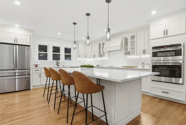 1806 Beacon St, Newton, MA 02468