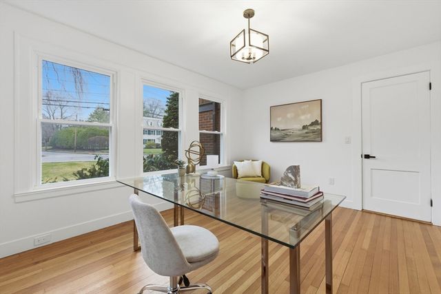 1806 Beacon St, Newton, MA 02468