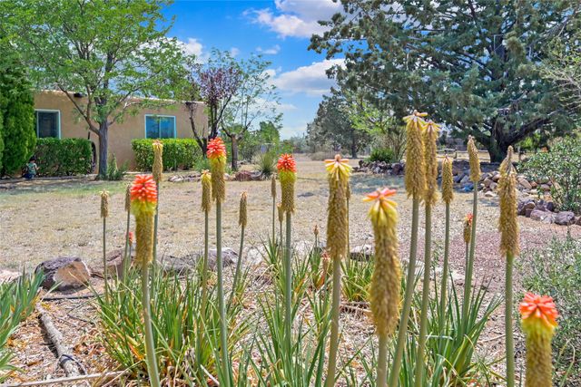6309 Calle Zanate, Santa Fe, NM 87507