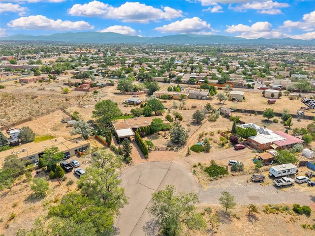 6309 Calle Zanate, Santa Fe, NM 87507