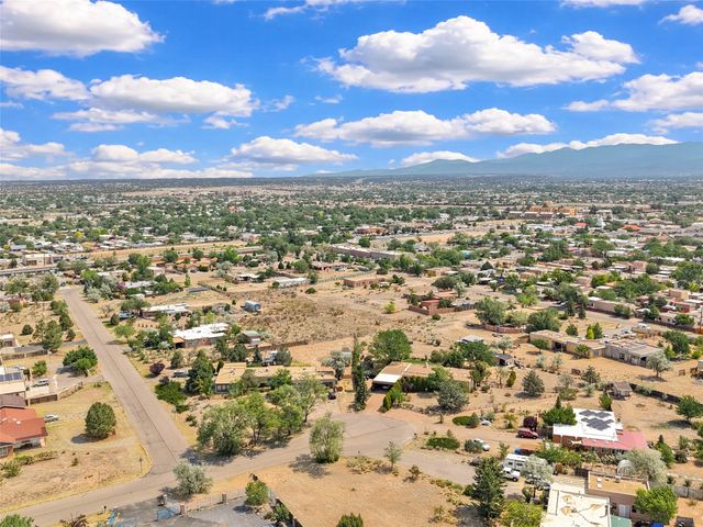 6309 Calle Zanate, Santa Fe, NM 87507