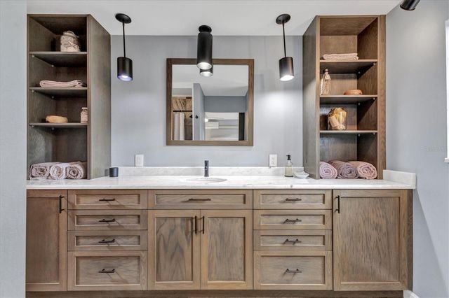 2308 SHADOW OAKS ROAD, Sarasota, FL 34240