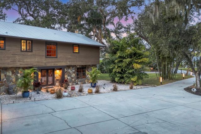 2308 SHADOW OAKS ROAD, Sarasota, FL 34240