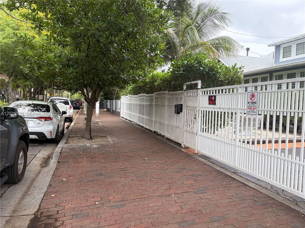 840 SW 13th Avenue, Miami, FL 33135