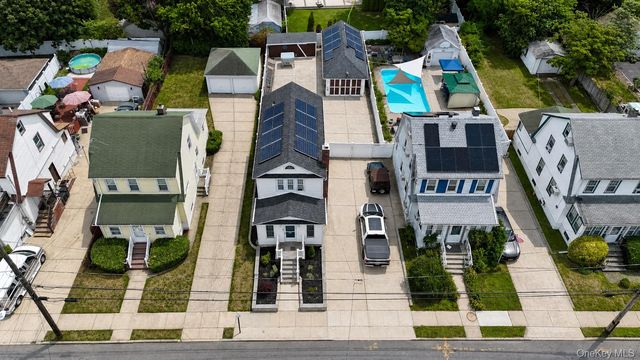 27 Avondale Street, Valley Stream, NY 11581