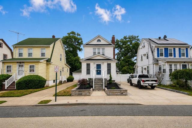 27 Avondale Street, Valley Stream, NY 11581