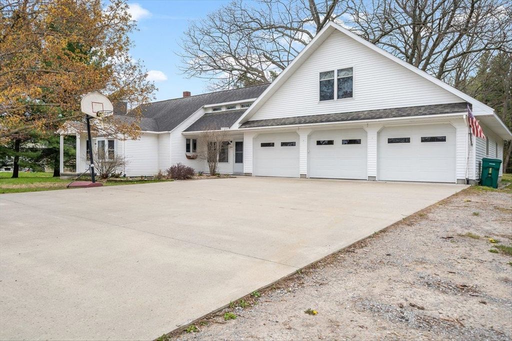 1007 W 1st Street, Tawas Twp, MI 48763