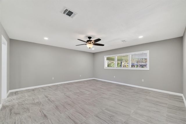 7814 Pin Oak Road, Alvin, TX 77511