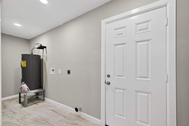 7814 Pin Oak Road, Alvin, TX 77511