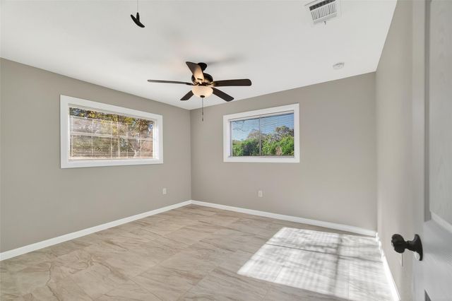 7814 Pin Oak Road, Alvin, TX 77511