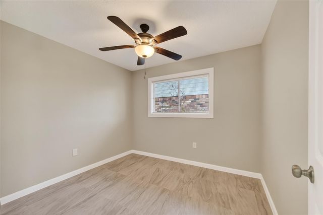 7814 Pin Oak Road, Alvin, TX 77511