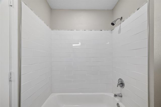 7814 Pin Oak Road, Alvin, TX 77511