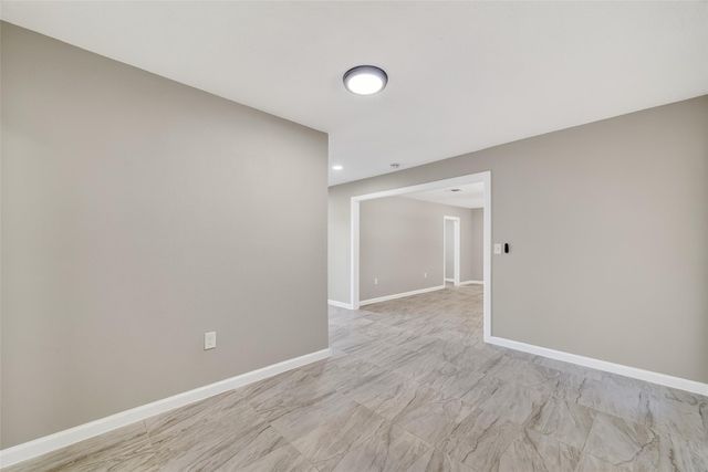 7814 Pin Oak Road, Alvin, TX 77511