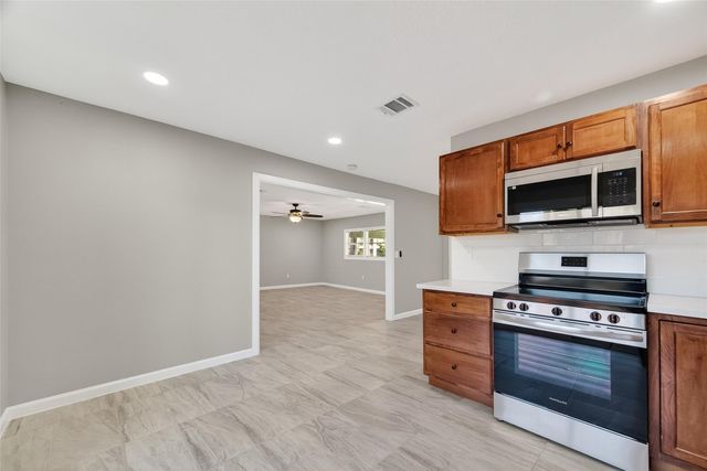 7814 Pin Oak Road, Alvin, TX 77511