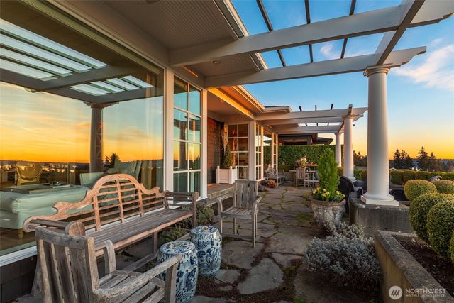 9400 Vineyard Crest, Bellevue, WA 98004