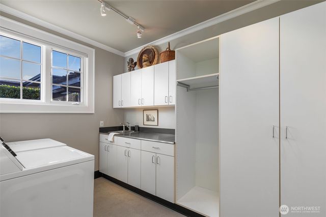 9400 Vineyard Crest, Bellevue, WA 98004