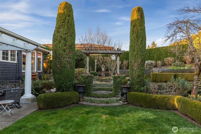 9400 Vineyard Crest, Bellevue, WA 98004