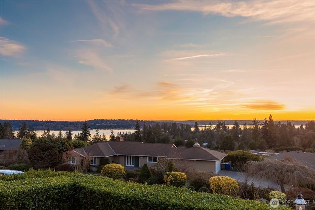 9400 Vineyard Crest, Bellevue, WA 98004