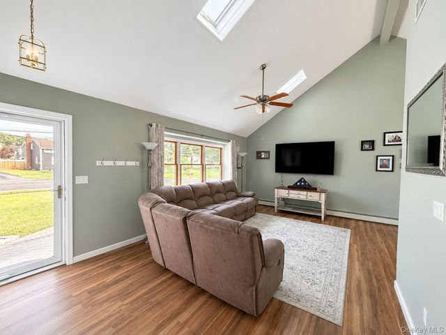 120A Irish Lane, East Islip, NY 11730