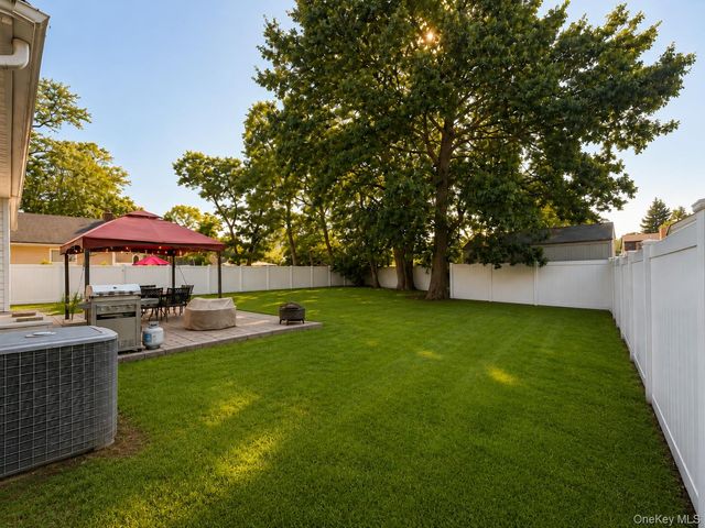120A Irish Lane, East Islip, NY 11730