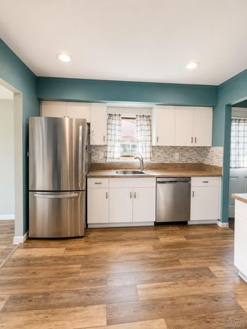 120A Irish Lane, East Islip, NY 11730