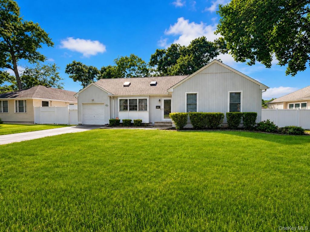 120A Irish Lane, East Islip, NY 11730
