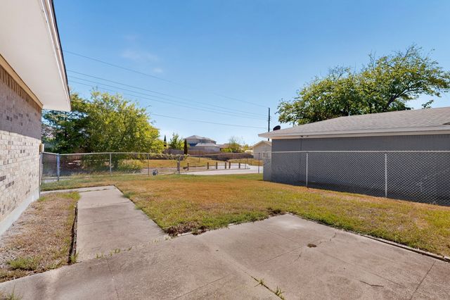 2616 Mossglen Drive, Dallas, TX 75227
