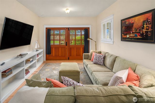 6007 SW 240th Street, Vashon, WA 98070