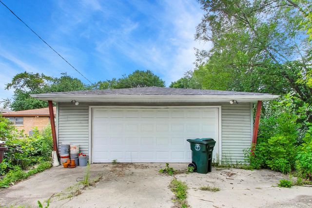 8425 Lawndale Avenue, Skokie, IL 60076