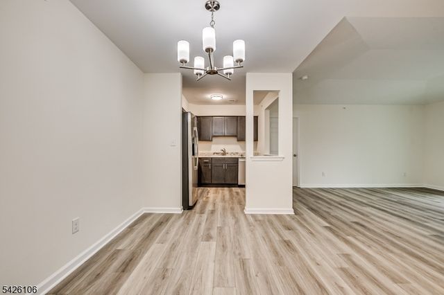 1233 Waterford Dr, Edison Twp., NJ 08817