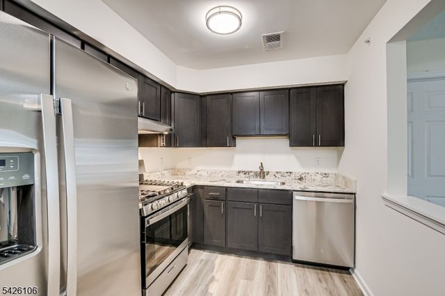 1233 Waterford Dr, Edison Twp., NJ 08817